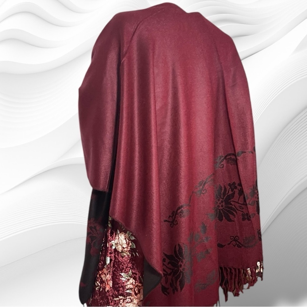 EUC! Reversible Burgundy Wine and plum Black Floral Accent Cape with Fringe - Picture 10 of 15